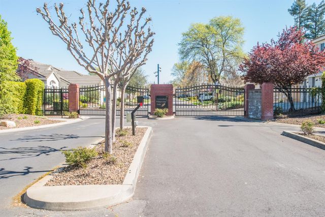 5140 Whisper Oaks Ln, Carmichael, CA 95608