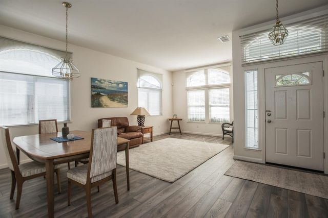 5140 Whisper Oaks Ln, Carmichael, CA 95608