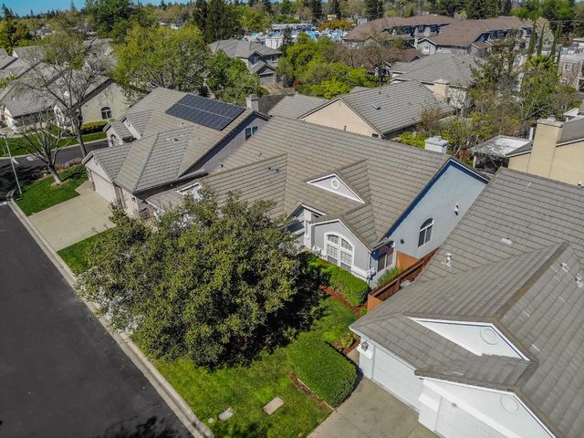 5140 Whisper Oaks Ln, Carmichael, CA 95608