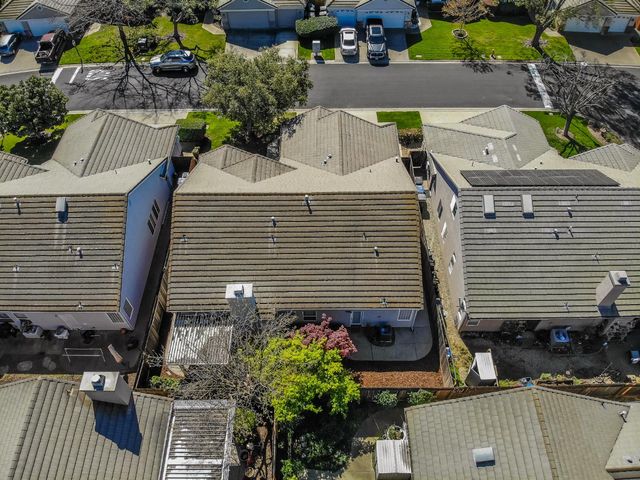 5140 Whisper Oaks Ln, Carmichael, CA 95608