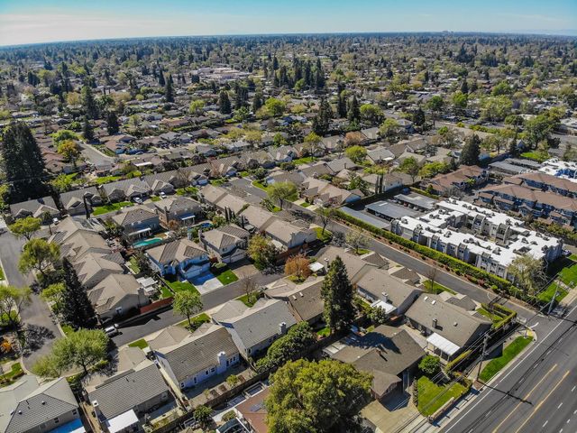 5140 Whisper Oaks Ln, Carmichael, CA 95608