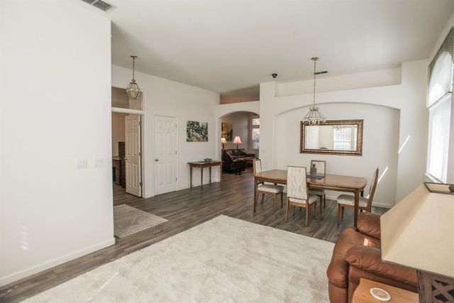 5140 Whisper Oaks Ln, Carmichael, CA 95608