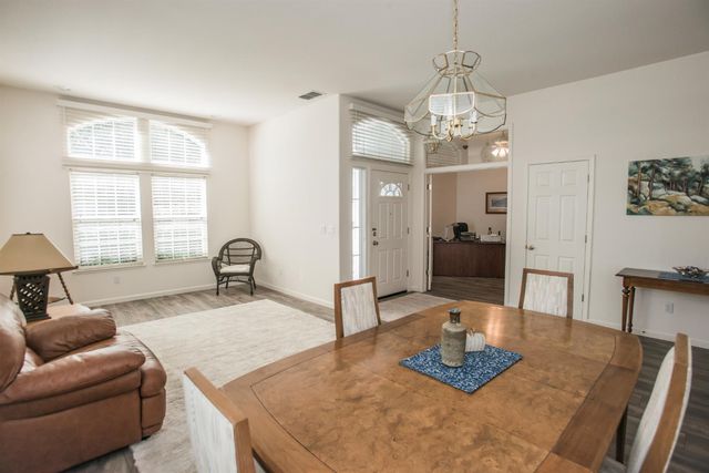 5140 Whisper Oaks Ln, Carmichael, CA 95608