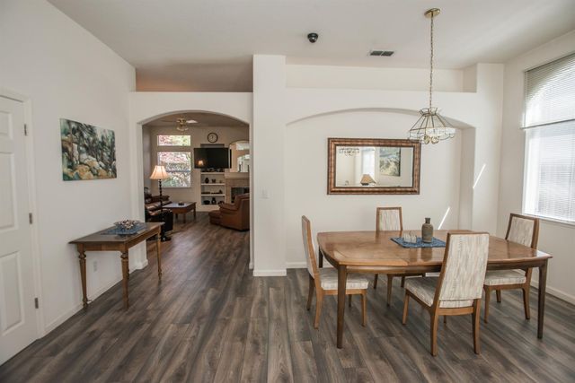 5140 Whisper Oaks Ln, Carmichael, CA 95608