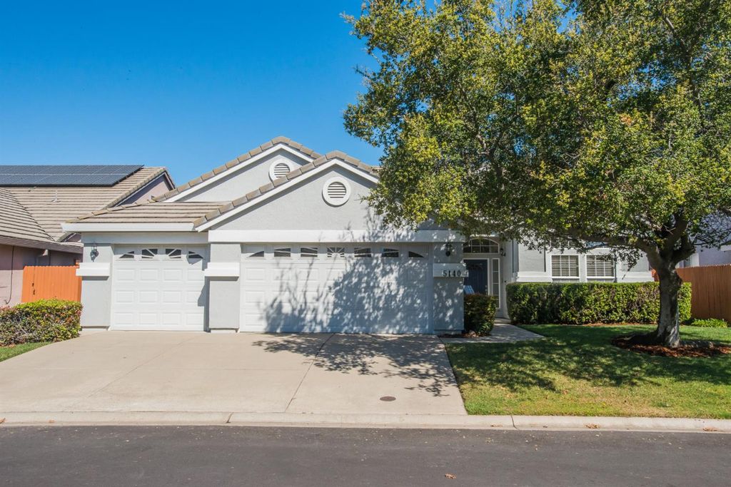 5140 Whisper Oaks Ln, Carmichael, CA 95608