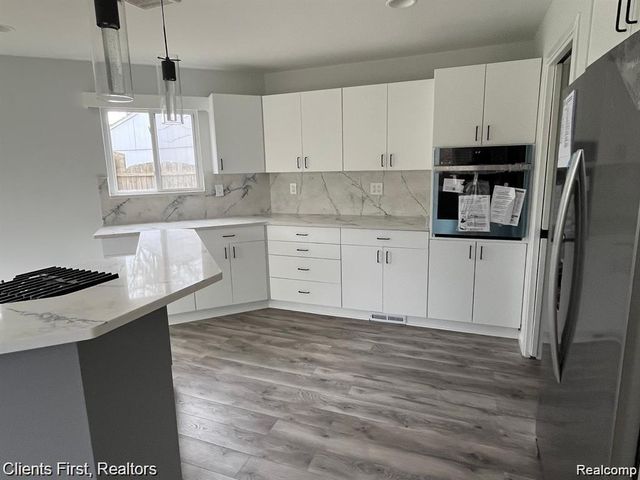 4199 Motorway Dr Drive, Waterford, MI 48328