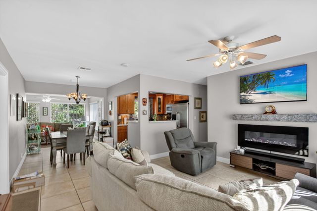 425 SW 10th Street, Pompano Beach, FL 33060