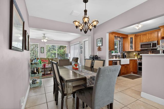 425 SW 10th Street, Pompano Beach, FL 33060