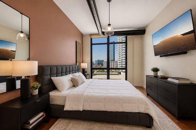 770 W Gladys Avenue 804, Chicago, IL 60661