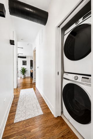 770 W Gladys Avenue 804, Chicago, IL 60661