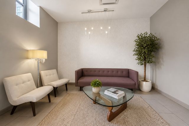 770 W Gladys Avenue 804, Chicago, IL 60661