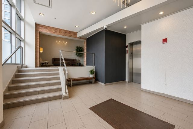 770 W Gladys Avenue 804, Chicago, IL 60661