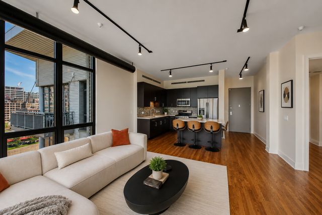 770 W Gladys Avenue 804, Chicago, IL 60661