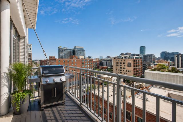 770 W Gladys Avenue 804, Chicago, IL 60661