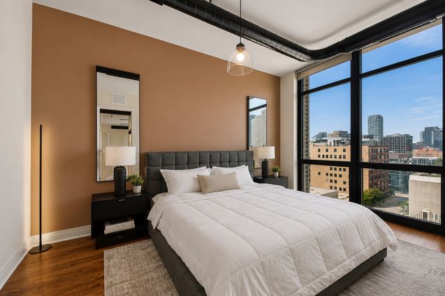 770 W Gladys Avenue 804, Chicago, IL 60661