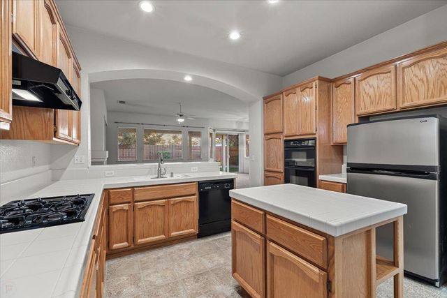 973 Blackwell Way, Galt, CA 95632