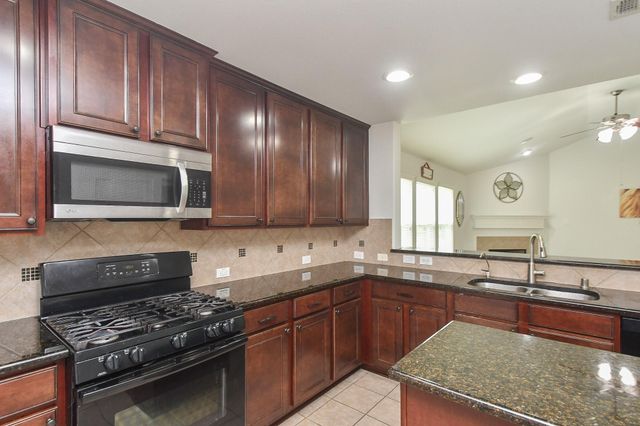 18302 Mable Pond Ln, Richmond, TX 77407
