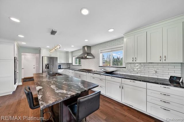 7687 Parshallville Road, Fenton, MI 48430