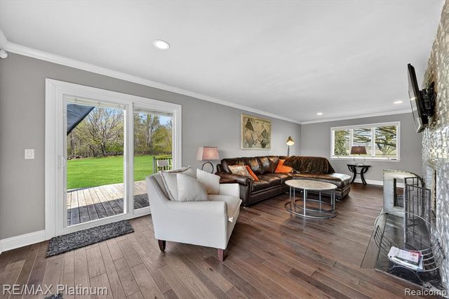 7687 Parshallville Road, Fenton, MI 48430
