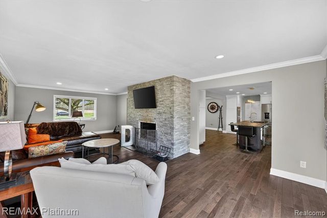 7687 Parshallville Road, Fenton, MI 48430