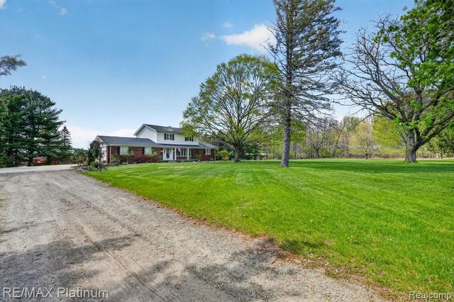 7687 Parshallville Road, Fenton, MI 48430