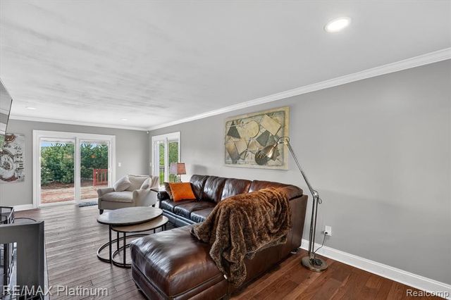 7687 Parshallville Road, Fenton, MI 48430