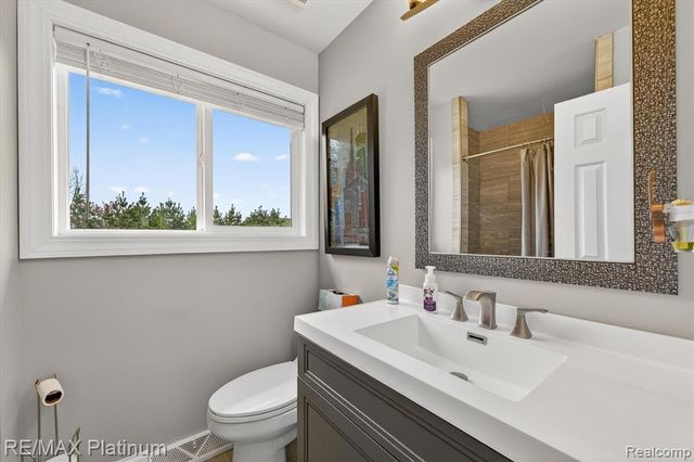 7687 Parshallville Road, Fenton, MI 48430