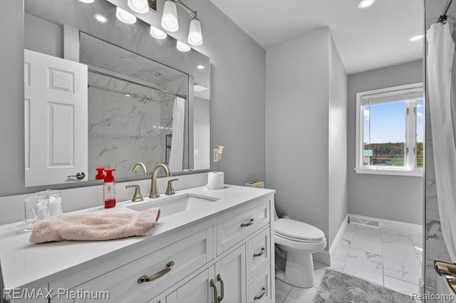 7687 Parshallville Road, Fenton, MI 48430