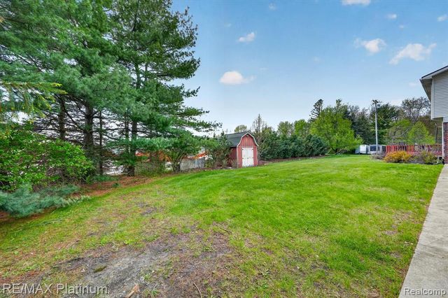 7687 Parshallville Road, Fenton, MI 48430