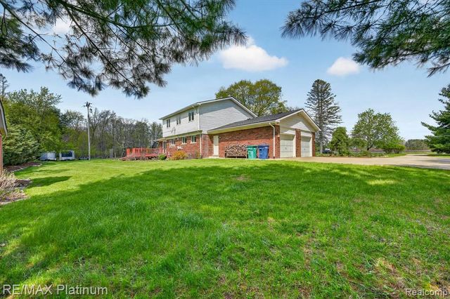 7687 Parshallville Road, Fenton, MI 48430