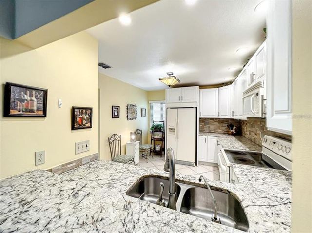 1 ESCONDIDO CIRCLE 170, Altamonte Springs, FL 32701
