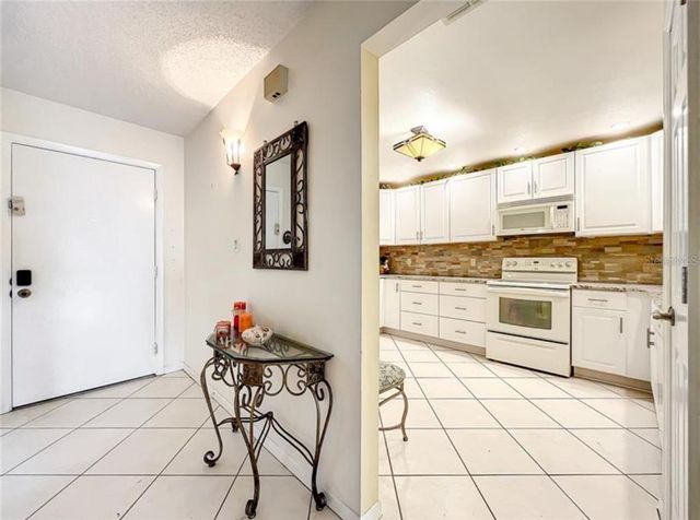 1 ESCONDIDO CIRCLE 170, Altamonte Springs, FL 32701