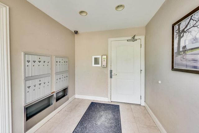 6333 N Milwaukee Avenue 1G, Chicago, IL 60646