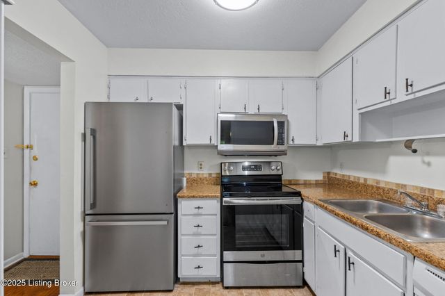 1935 Gardiner Ln G97, Louisville, KY 40205