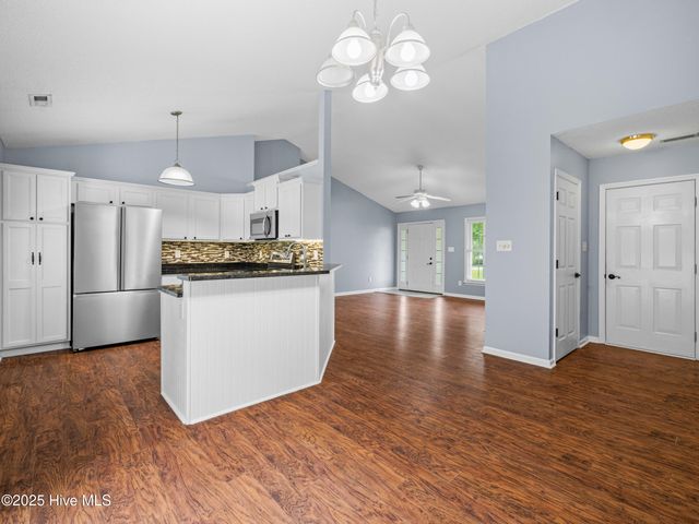 111 Live Oak Drive, Jacksonville, NC 28546