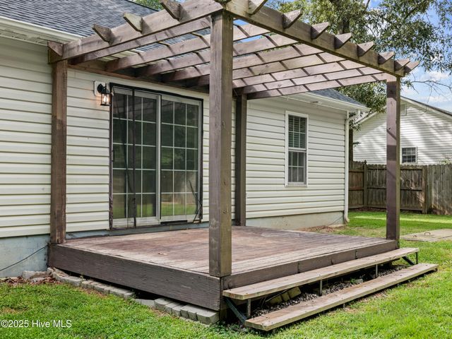 111 Live Oak Drive, Jacksonville, NC 28546