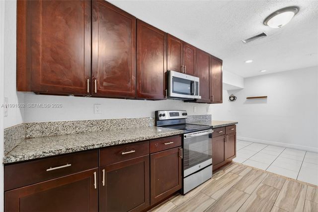 4200 NE 4th Ave, Deerfield Beach, FL 33064