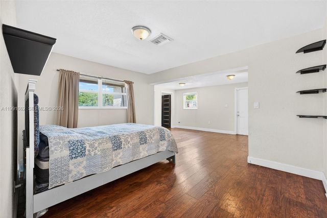 4200 NE 4th Ave, Deerfield Beach, FL 33064