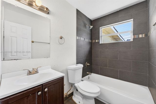 4200 NE 4th Ave, Deerfield Beach, FL 33064