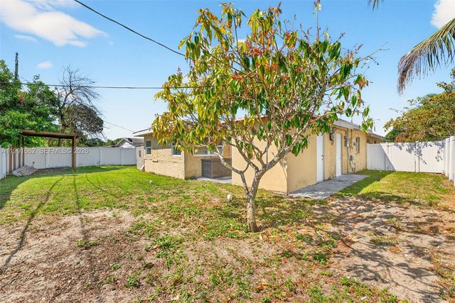 4200 NE 4th Ave, Deerfield Beach, FL 33064