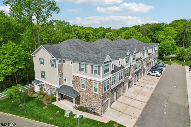 605 Lopez Ln, Morris Plains Boro, NJ 07950
