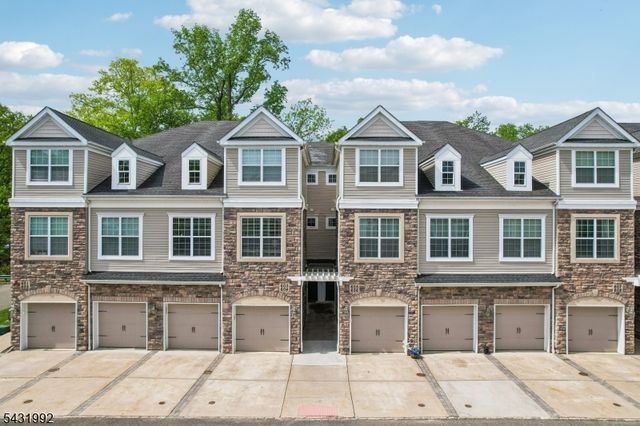 605 Lopez Ln, Morris Plains Boro, NJ 07950