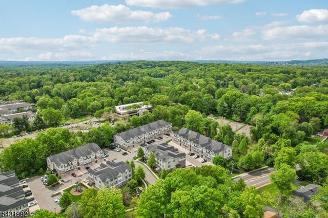 605 Lopez Ln, Morris Plains Boro, NJ 07950