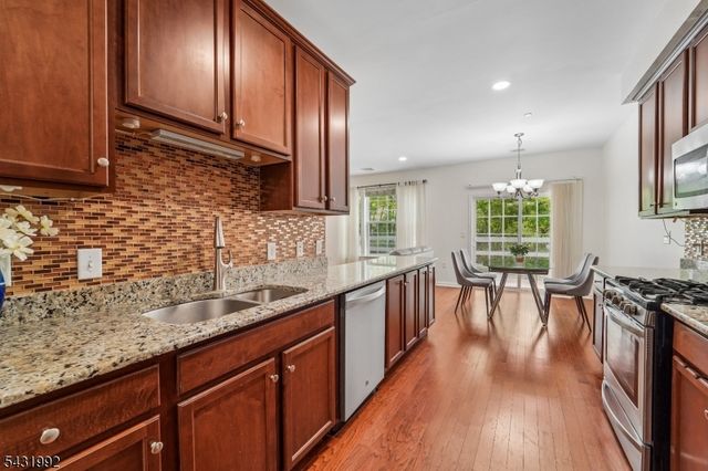 605 Lopez Ln, Morris Plains Boro, NJ 07950