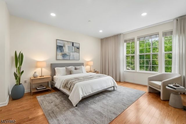 605 Lopez Ln, Morris Plains Boro, NJ 07950