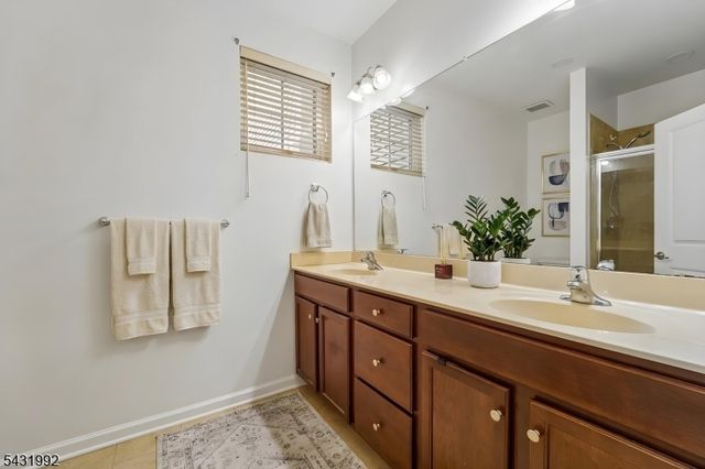 605 Lopez Ln, Morris Plains Boro, NJ 07950