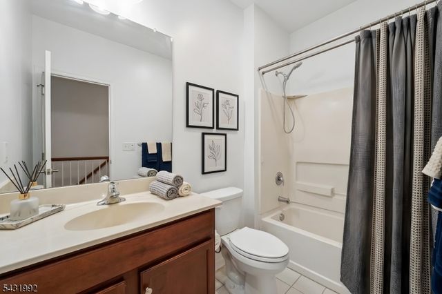 605 Lopez Ln, Morris Plains Boro, NJ 07950