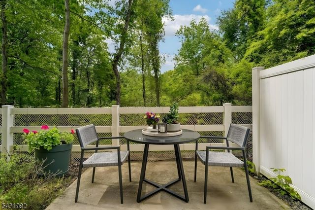 605 Lopez Ln, Morris Plains Boro, NJ 07950