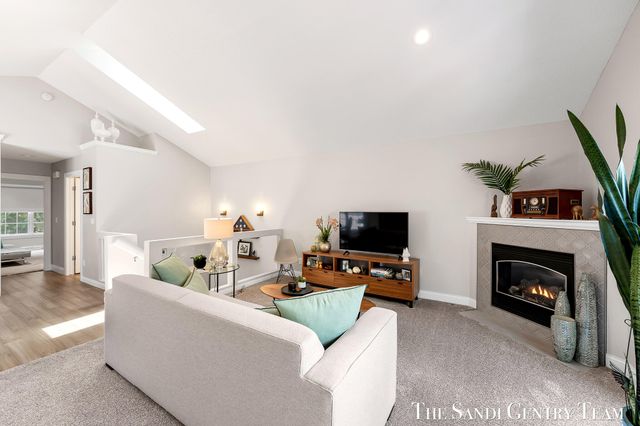 931 Bluff Creek Drive 21, Grand Haven, MI 49417
