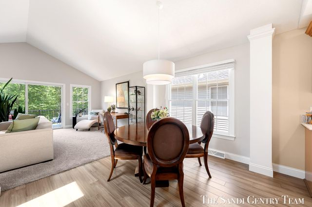 931 Bluff Creek Drive 21, Grand Haven, MI 49417